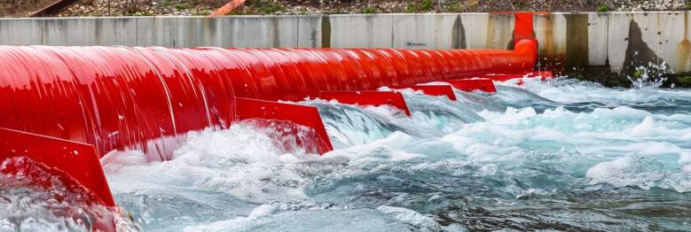 Wasserregulierung durch Überlaufstrukturen